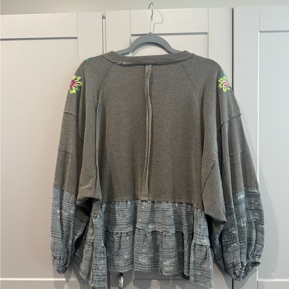 POL Gray Blouse with Colorful Embroidery - Picture 2 of 4